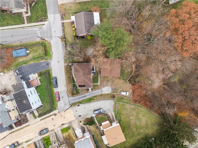 31 Harrison St, Crafton, PA 15205