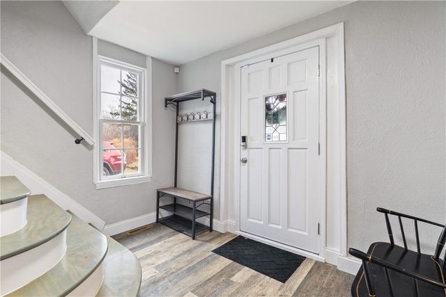 31 Harrison St, Crafton, PA 15205