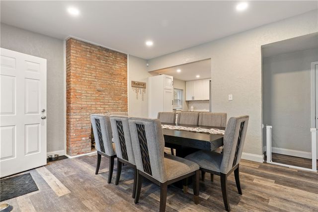 31 Harrison St, Crafton, PA 15205