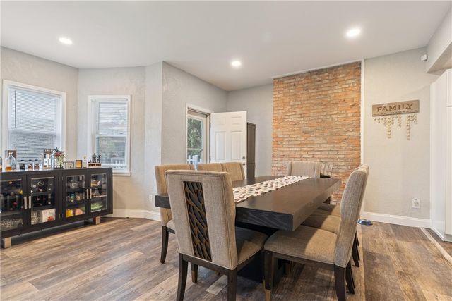 31 Harrison St, Crafton, PA 15205