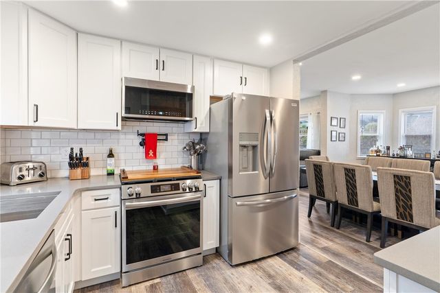 31 Harrison St, Crafton, PA 15205