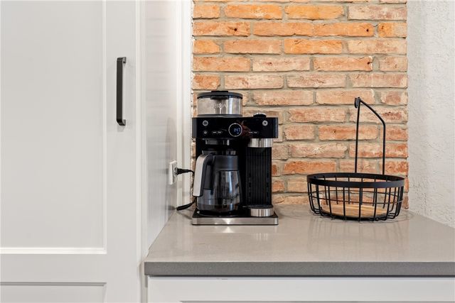 31 Harrison St, Crafton, PA 15205