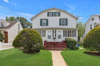 42 Gold Street, Valley Stream, NY 11580