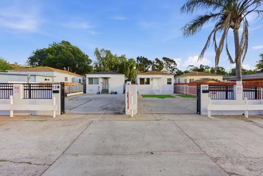 237 39 54th Street, San Diego, CA 92114