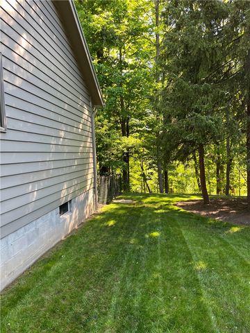 15 Shingle Mill Road, Irondequoit, NY 14609