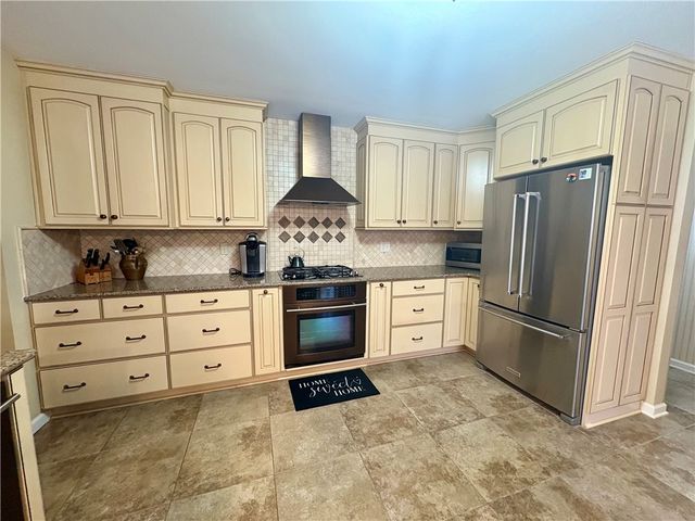 15 Shingle Mill Road, Irondequoit, NY 14609