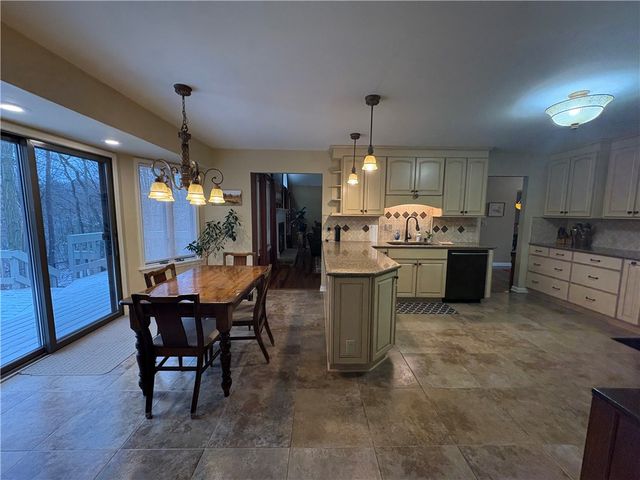 15 Shingle Mill Road, Irondequoit, NY 14609