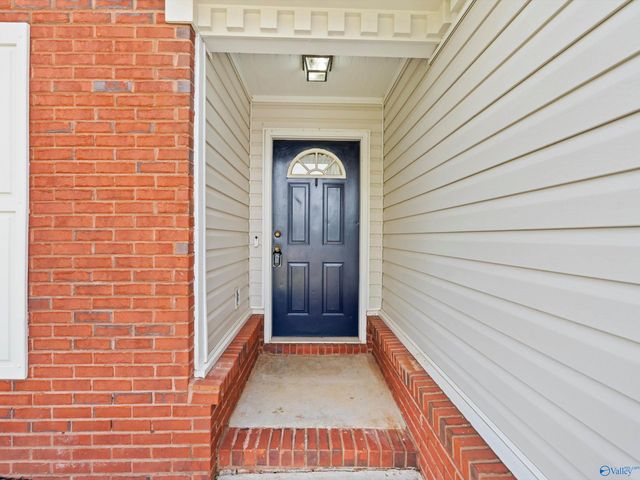 123 Castleridge Drive, New Market, AL 35761