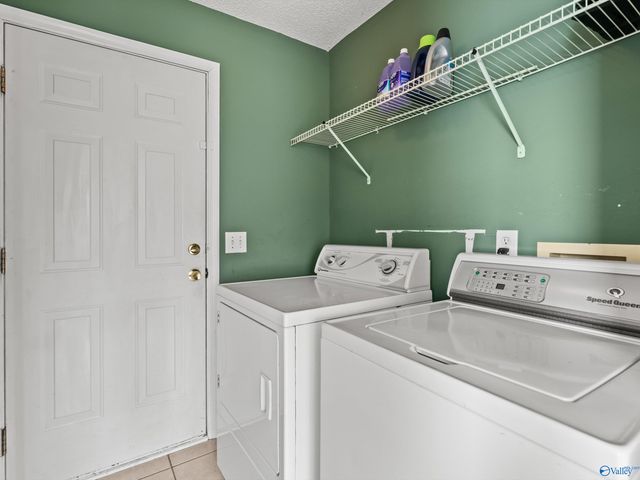 123 Castleridge Drive, New Market, AL 35761