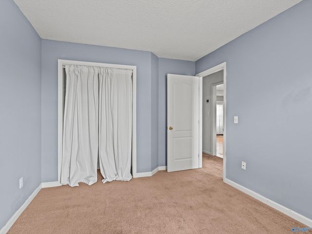 123 Castleridge Drive, New Market, AL 35761