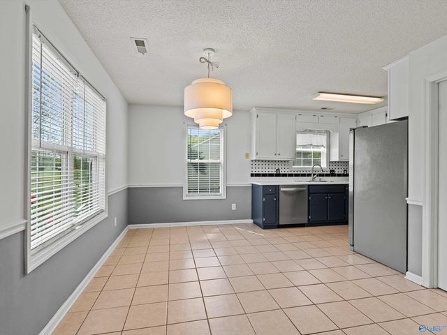 123 Castleridge Drive, New Market, AL 35761