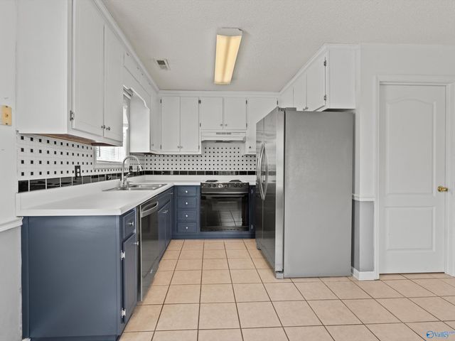 123 Castleridge Drive, New Market, AL 35761