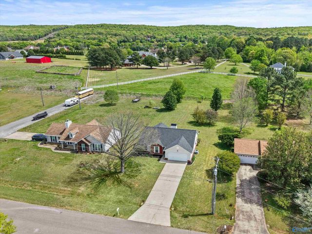 123 Castleridge Drive, New Market, AL 35761