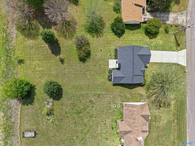 123 Castleridge Drive, New Market, AL 35761