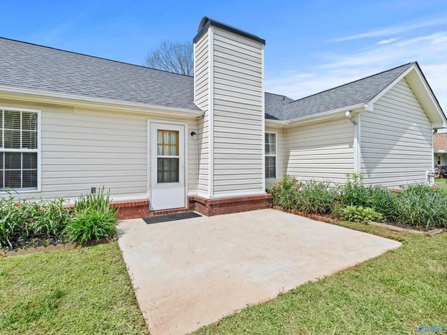 123 Castleridge Drive, New Market, AL 35761