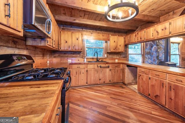 168 Burnt Mountain Cove Road, Jasper, GA 30143