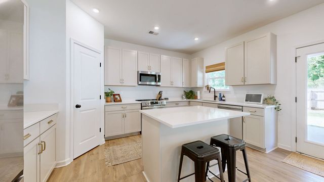 224 Lightwood Dr, Antioch, TN 37013