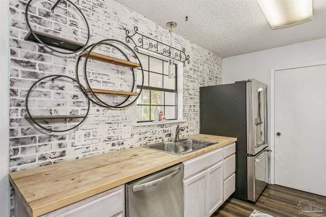 4720 Kitty Hawk Cir, Gulf Breeze, FL 32563