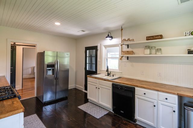 1685 Bumpus Mill Rd, Oak Grove, KY 42262