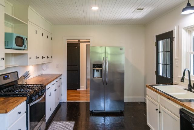 1685 Bumpus Mill Rd, Oak Grove, KY 42262