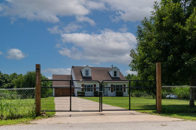 1685 Bumpus Mill Rd, Oak Grove, KY 42262