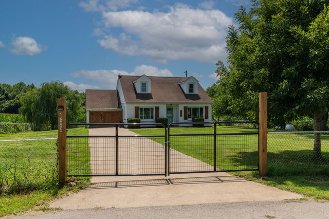 1685 Bumpus Mill Rd, Oak Grove, KY 42262