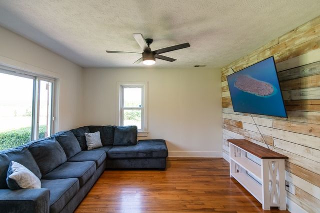 1685 Bumpus Mill Rd, Oak Grove, KY 42262