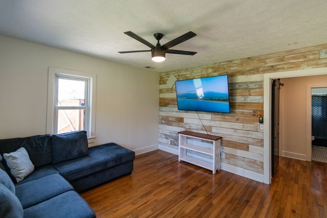 1685 Bumpus Mill Rd, Oak Grove, KY 42262