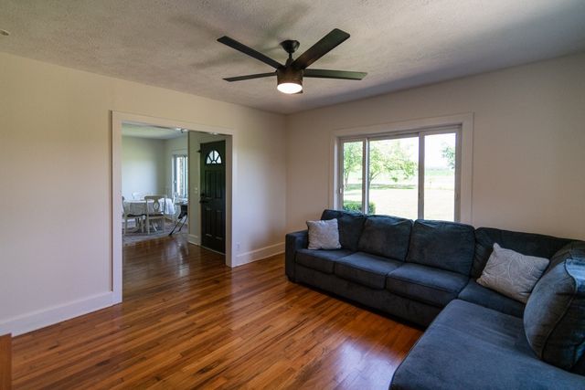 1685 Bumpus Mill Rd, Oak Grove, KY 42262