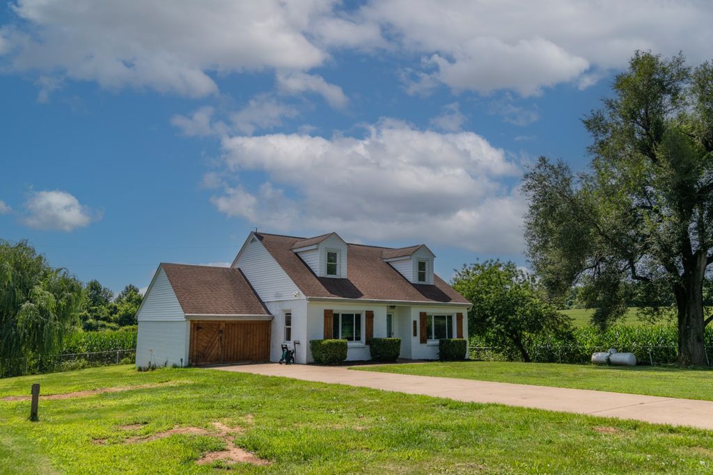 1685 Bumpus Mill Rd, Oak Grove, KY 42262