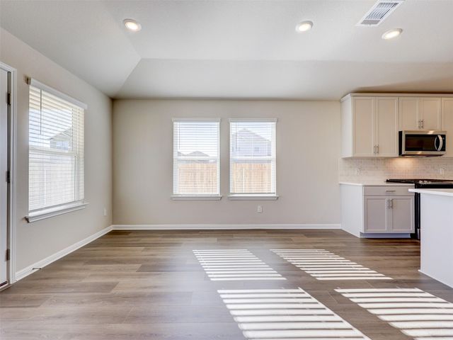 100 Greenspire LN, Hutto, TX 78634