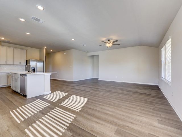 100 Greenspire LN, Hutto, TX 78634