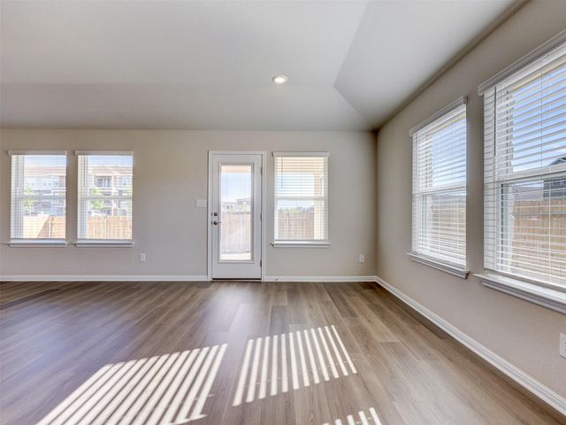 100 Greenspire LN, Hutto, TX 78634