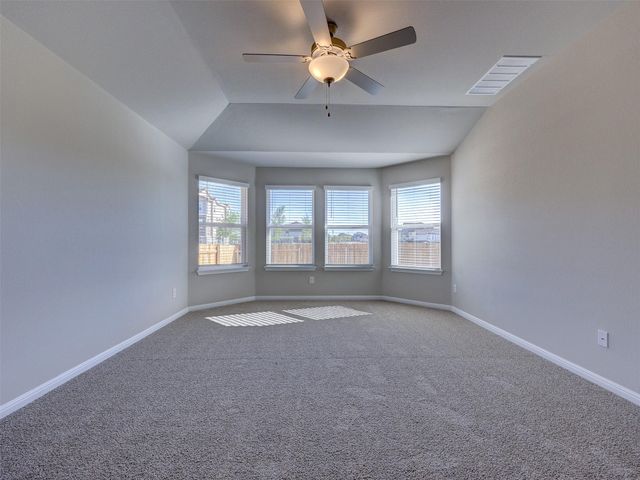 100 Greenspire LN, Hutto, TX 78634