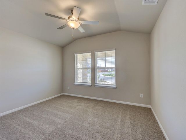 100 Greenspire LN, Hutto, TX 78634