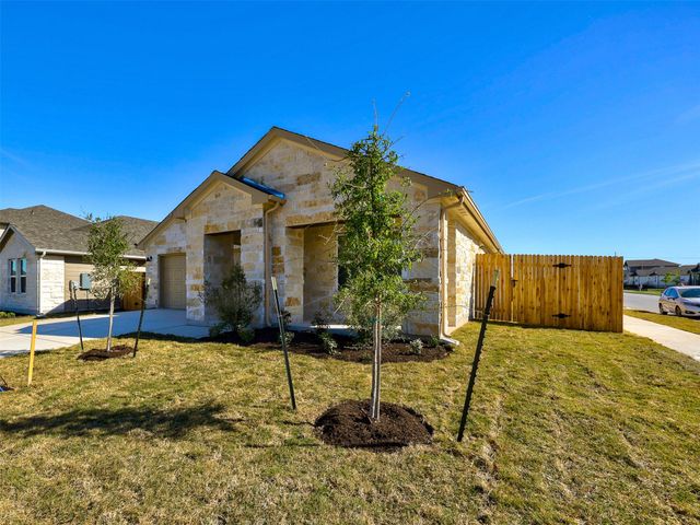 100 Greenspire LN, Hutto, TX 78634