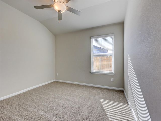 100 Greenspire LN, Hutto, TX 78634