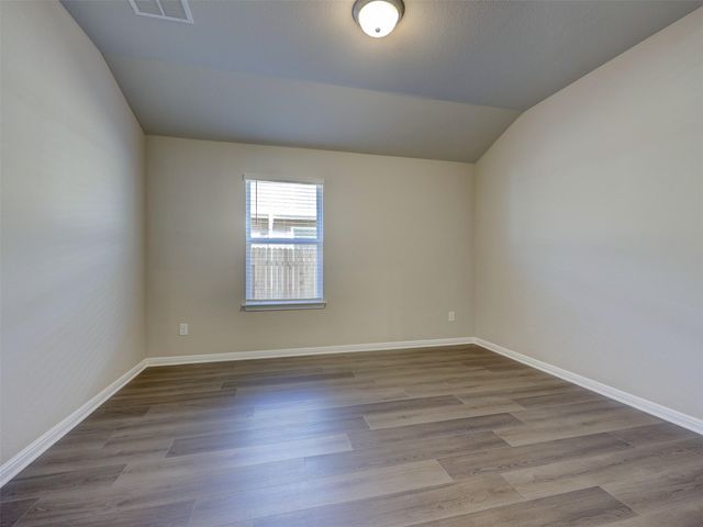 100 Greenspire LN, Hutto, TX 78634