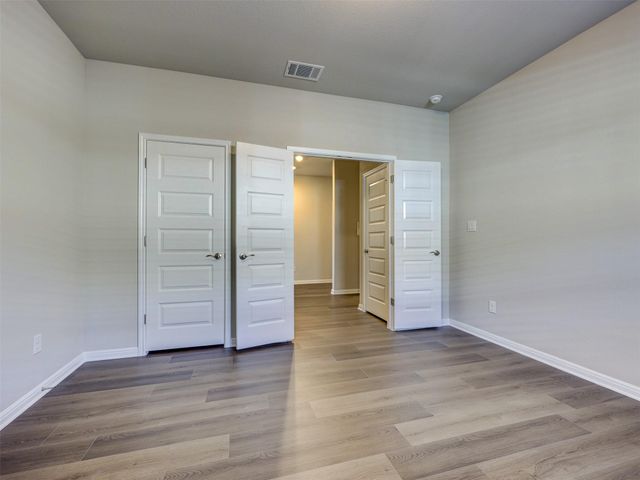 100 Greenspire LN, Hutto, TX 78634