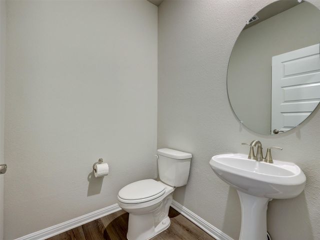 100 Greenspire LN, Hutto, TX 78634