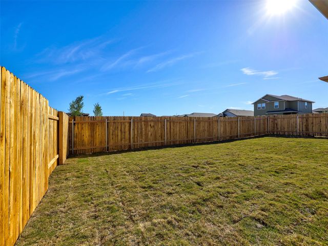 100 Greenspire LN, Hutto, TX 78634