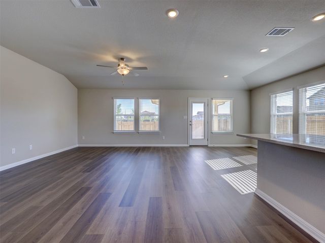 100 Greenspire LN, Hutto, TX 78634