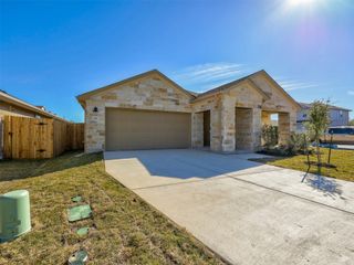 100 Greenspire LN, Hutto, TX 78634