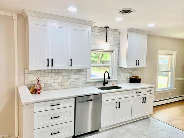 4237 Thistle DR, Portsmouth, VA 23703