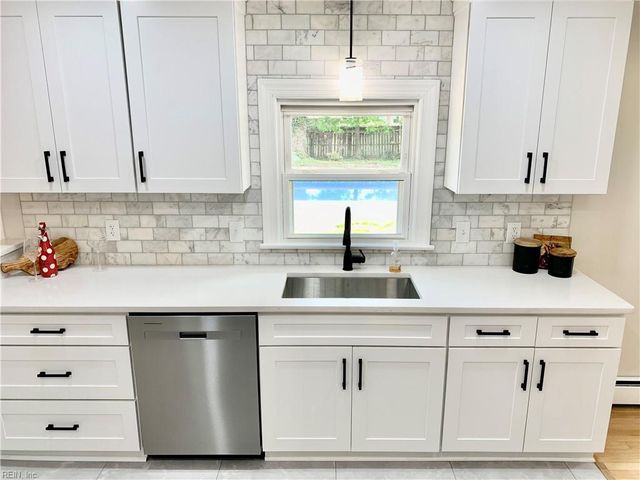 4237 Thistle DR, Portsmouth, VA 23703