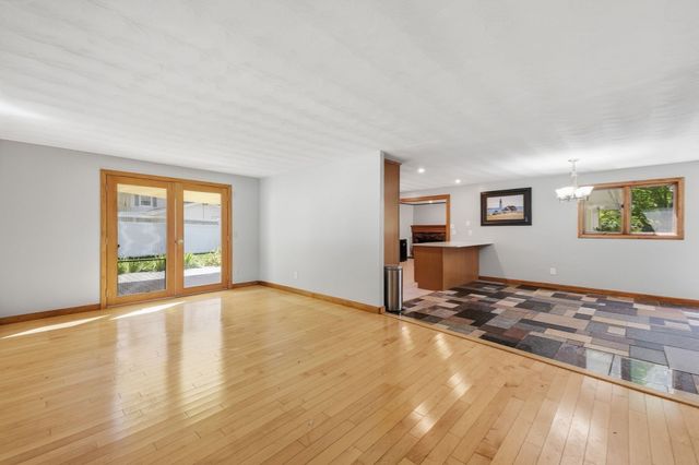 27 Ansie Road, Chelmsford, MA 01824