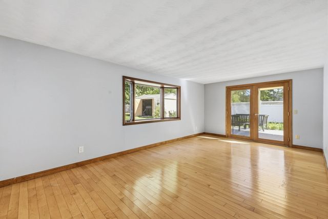 27 Ansie Road, Chelmsford, MA 01824