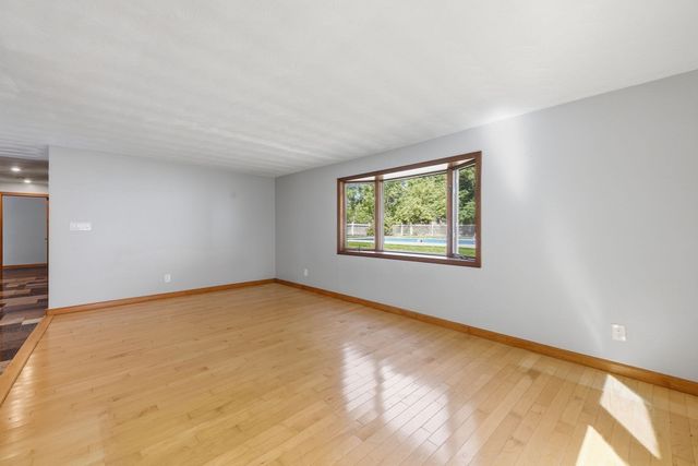 27 Ansie Road, Chelmsford, MA 01824