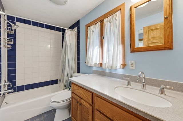 27 Ansie Road, Chelmsford, MA 01824