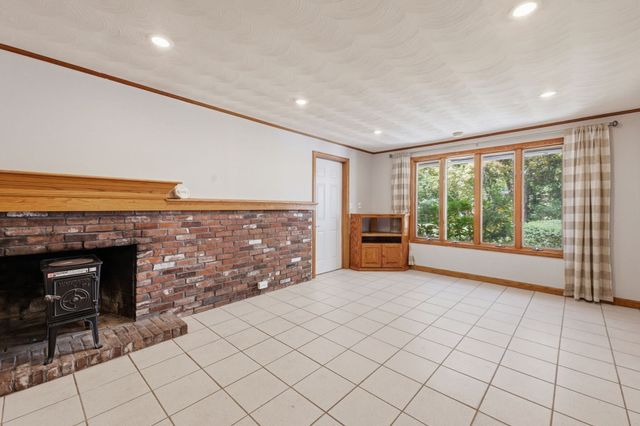 27 Ansie Road, Chelmsford, MA 01824